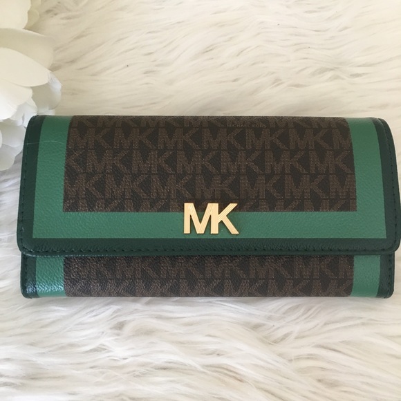 Michael Kors Handbags - New Michael Kors Large Montgomery wallet